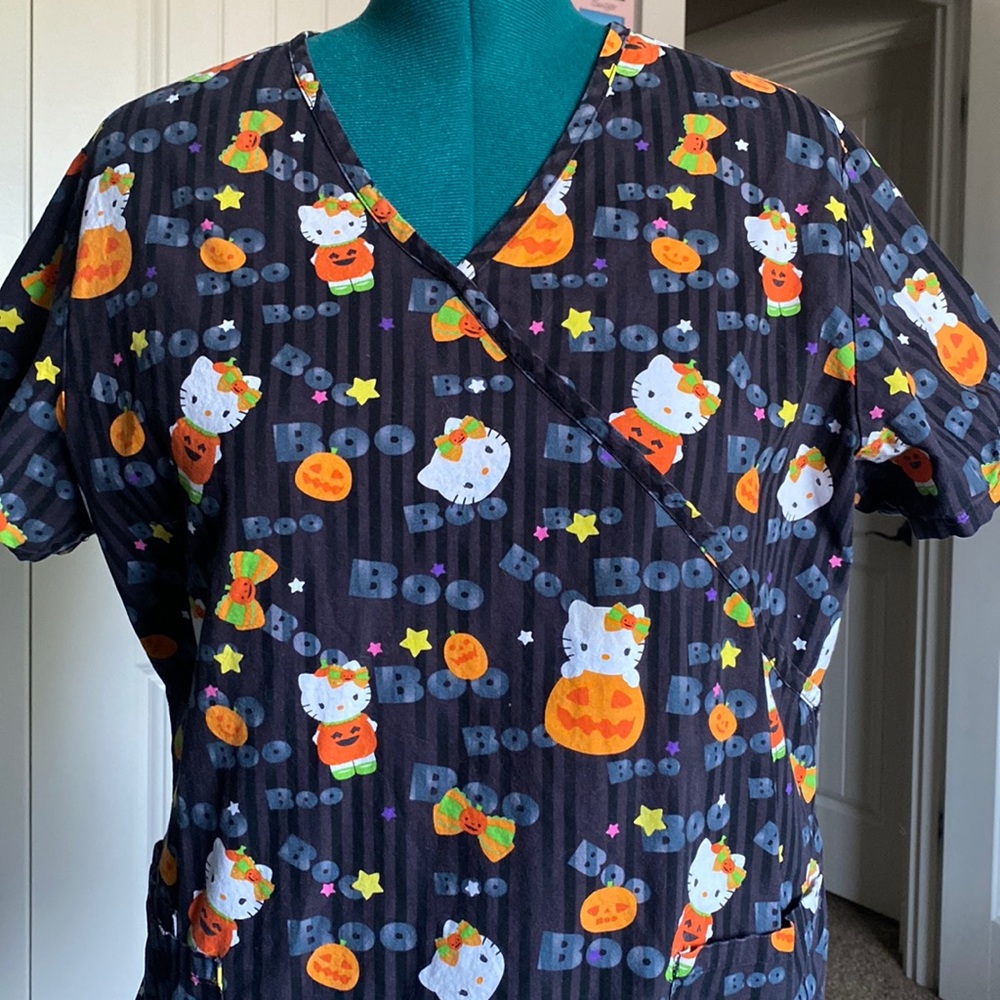 Hello Kitty Halloween Scrub Top size Large